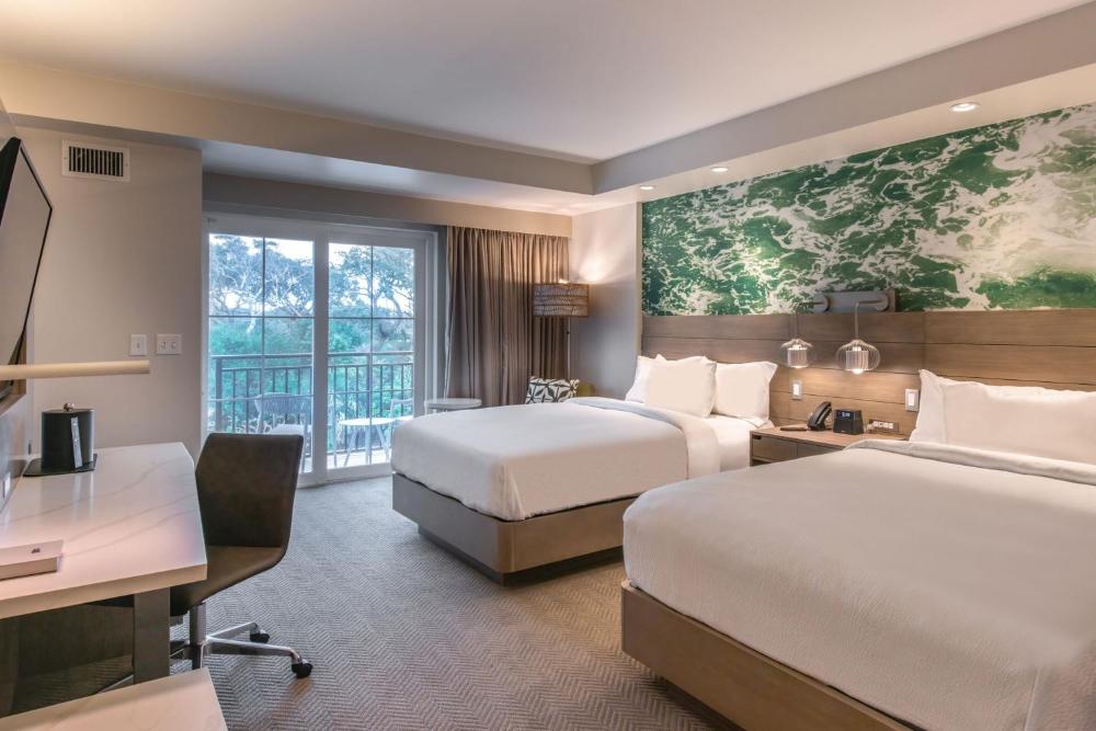 Island View, Two Queen Beds with Balcony interior