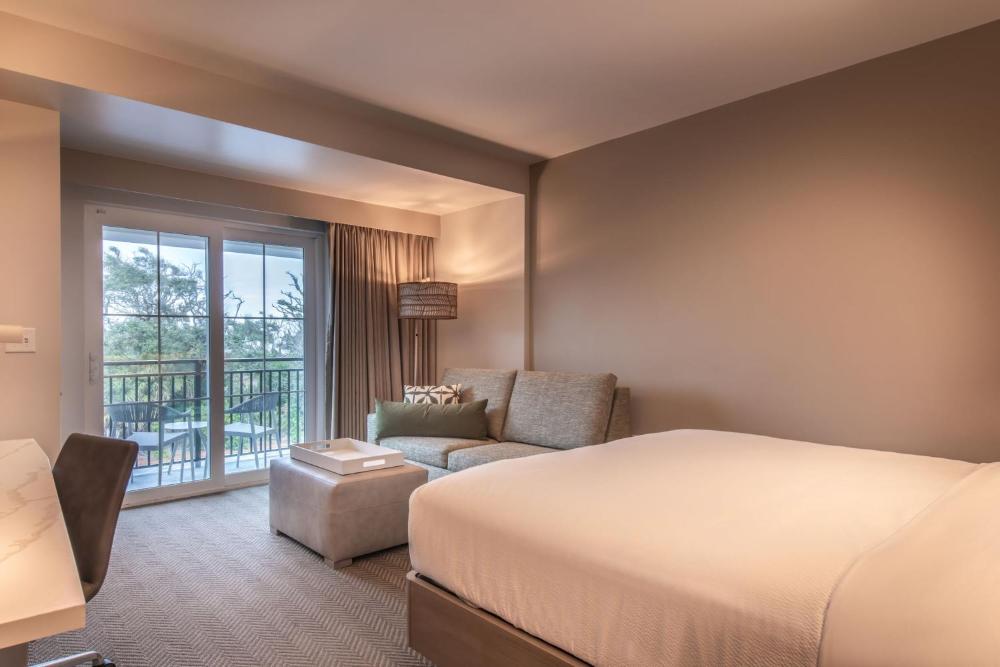 Island View, One King Bed with Balcony interior